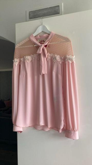 Roze nieuwe blouse met strass. Prachtige afwerking Medium beschikbaar voor biedingen