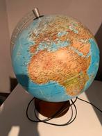 Globe terrestre lumineux (pied en bois, armature en fer), Comme neuf, Lumineux