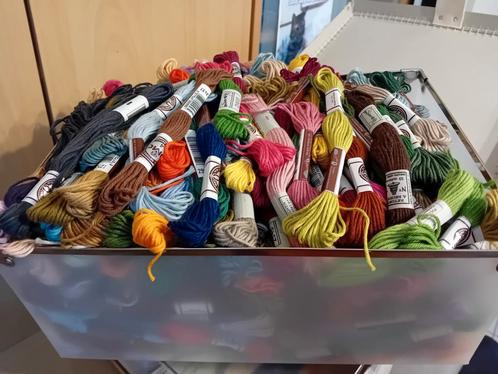 DMC 4, Hobby en Vrije tijd, Borduren en Borduurmachines, Nieuw, Ophalen of Verzenden