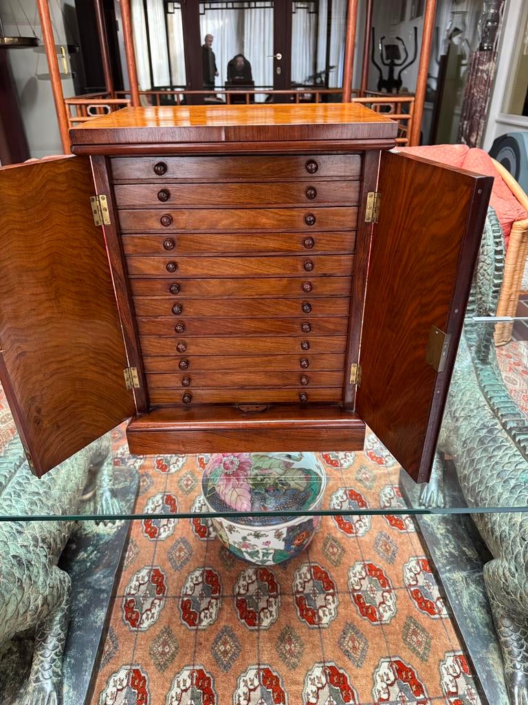 Muntenkast, Antiek en Kunst, Ophalen