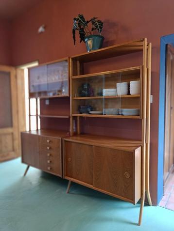 Midcentury Modern Vitrinekast beschikbaar voor biedingen