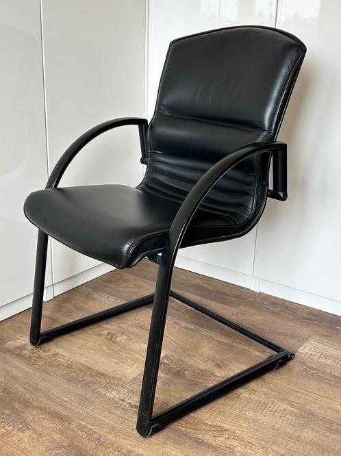 Chaises de conférence Giroflex 44, fauteuils mono cuir noir, Maison & Meubles, Canapés | Salons, Utilisé, Une personne, Cuir, Métal