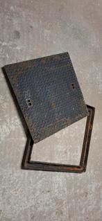 Gietijzeren putdeksel 68x68. Zeer degelijke uitvoering, Ophalen