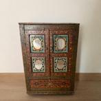 Indiase kast, Ophalen, Zo goed als nieuw