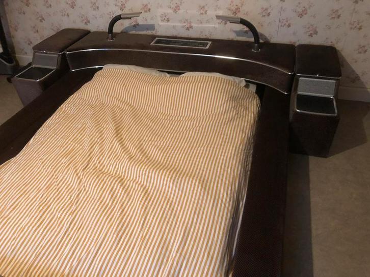 Vintage bedframe, Huis en Inrichting, Slaapkamer | Bedden, Gebruikt, Tweepersoons, 140 cm, 200 cm, Stof, Bruin, Ophalen