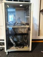 computerkast op wielen met slot (OM TE DONEREN), Huis en Inrichting, Ophalen, 70 tot 120 cm, Zo goed als nieuw, Glas