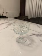 8x Glazen dessertkommetjes op voet – elegant geslepen design, Ophalen, Zo goed als nieuw
