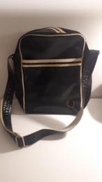 Fred Perry schoudertas zwart en wit, Handtassen en Accessoires, Ophalen, Gebruikt, Zwart, Overige merken