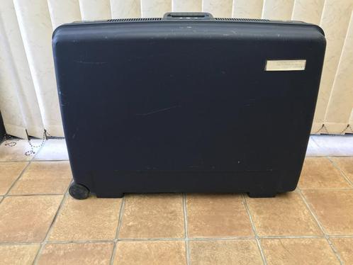 Grande valise Delsey, Bijoux, Sacs & Beauté, Valises, Utilisé, Plastique dur, 70 cm ou plus, 45 à 55 cm, Clé, Poignée extensible