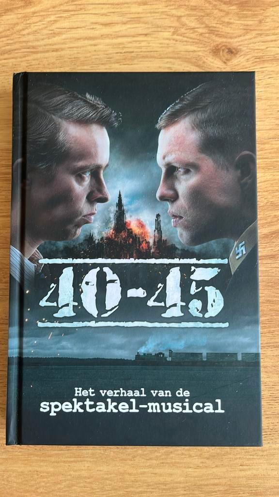 Ria Maes - 40-45 : Het verhaal van de Spektakel-musical, Boeken, Avontuur en Actie, Nieuw, Ophalen of Verzenden