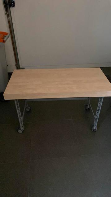 Presentatie tafel verrijdbaar. Onderstel van wanzl, Ophalen