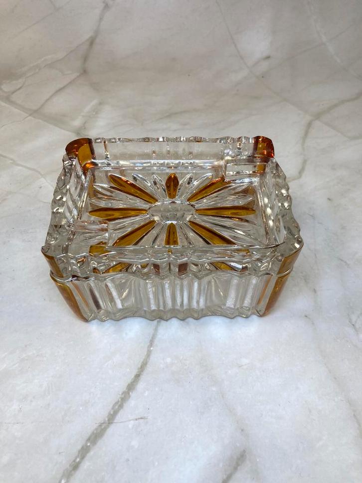 Cendrier en cristal taillé avec accents ambrés, Antiek en Kunst, Antiek | Glaswerk en Kristal, Ophalen of Verzenden