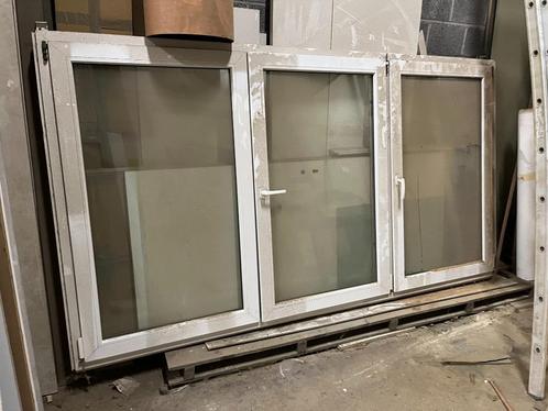 Groot raam 3 opendraaiende vleugels, Doe-het-zelf en Bouw, Glas en Ramen, Zo goed als nieuw, Gevelraam of Ruit, 120 tot 160 cm