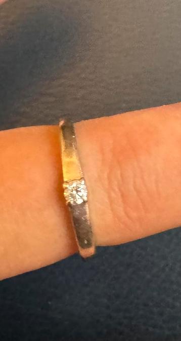 Witgouden ring met kleine diamant beschikbaar voor biedingen