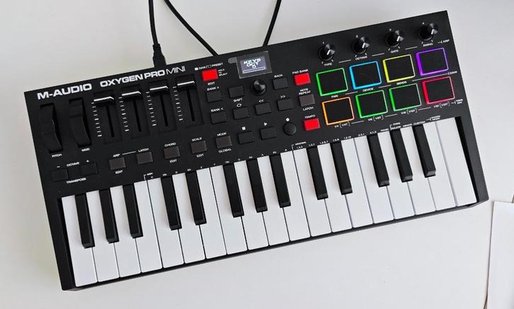 M-Audio Oxygen Pro Mini midi keyboard, Muziek en Instrumenten, Midi-apparatuur, Zo goed als nieuw, Ophalen of Verzenden