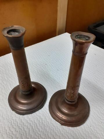 Twee antieke koperen kandelaars, eind 1800 begin 1900. beschikbaar voor biedingen