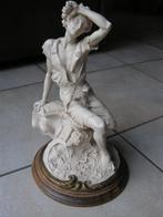 Belle statue en résine synthétique de couleur ivoire., Antiquités & Art, Envoi
