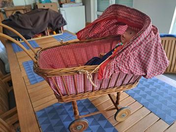 2 Vintage  poppenwagen ZONDER POP beschikbaar voor biedingen