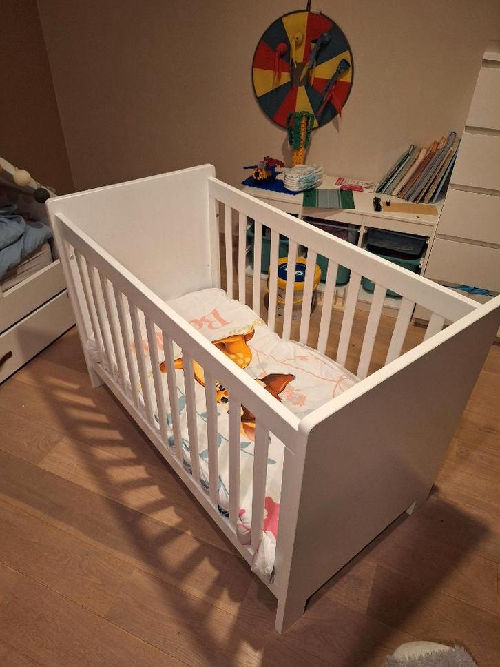 Babybedje, Kinderen en Baby's, Kinderkamer | Bedden, Gebruikt, 140 tot 160 cm, Minder dan 70 cm, Lattenbodem, Matras, Ophalen