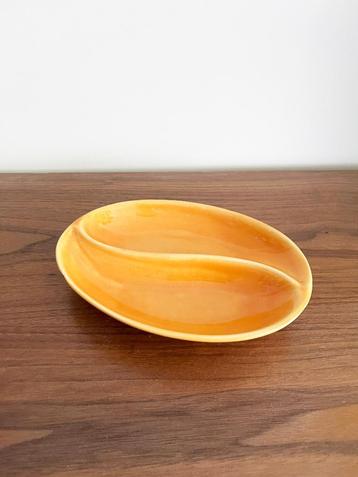 Boch ovalen schaaltje in oranje aardewerk beschikbaar voor biedingen