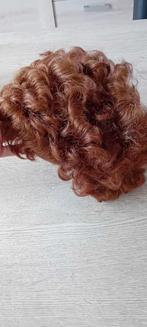 Kastanjebruine krulpruik, Handtassen en Accessoires, Uiterlijk | Haarverzorging, Ophalen of Verzenden, Zo goed als nieuw, Pruik of Haarverlenging