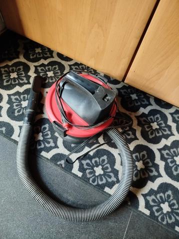 Petit aspirateur voiture allume cigare  beschikbaar voor biedingen
