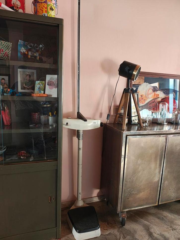 SECA vintage medische weegschaal met meter — Gemaakt in Duit, Huis en Inrichting, Lampen | Vloerlampen, Ophalen