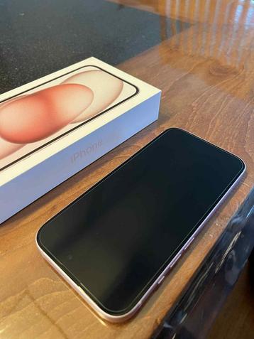 Iphone 15 rose 128gigas très bon état beschikbaar voor biedingen