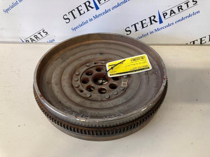 Dubbele massa vliegwiel van een Mercedes CLA, Auto-onderdelen, Motor en Toebehoren, Mercedes-Benz, Gebruikt, 3 maanden garantie