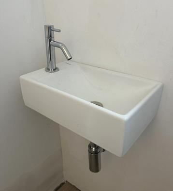 Splinternieuw handwasbakje villeroy & Boch beschikbaar voor biedingen