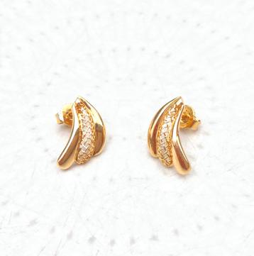 Puces d’oreilles en or 18 carats  disponible aux enchères