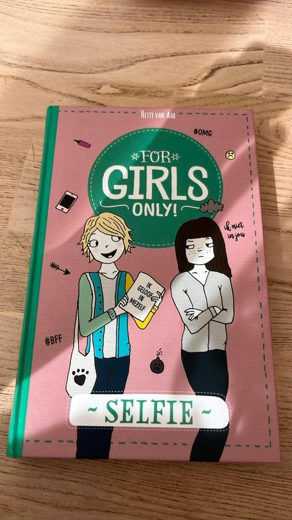 Hetty van Aar - Selfie, Boeken, Kinderboeken | Jeugd | 10 tot 12 jaar, Zo goed als nieuw, Ophalen