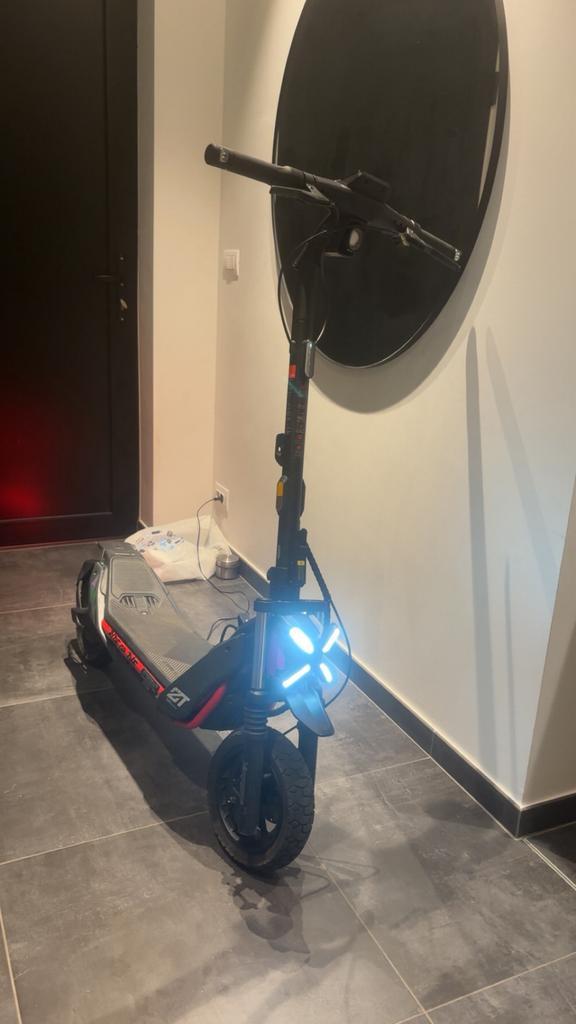 Ninebot zt3 pro, Fietsen en Brommers, Steps, Zo goed als nieuw, Ophalen of Verzenden