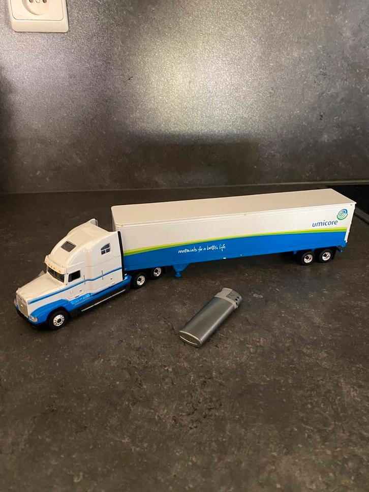 Vrachtwagen Umicore. Nieuw nog in de doos, Hobby en Vrije tijd, Modelauto's | 1:50, Zo goed als nieuw, Ophalen