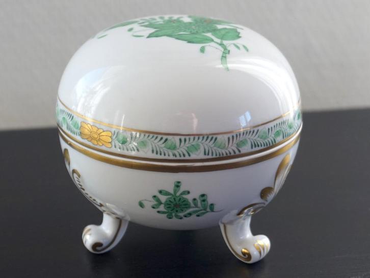 Porseleinen suikerpot met deksel van Herend, Antiek en Kunst, Antiek | Porselein, Ophalen of Verzenden