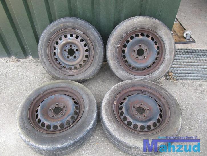 MERCEDES A KLASSE W169 VELGEN BANDEN 185 65 15 INCH 5X112, Auto-onderdelen, Overige Auto-onderdelen, Mercedes-Benz, Gebruikt, Ophalen