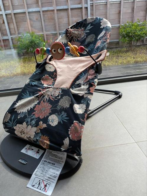 BabyBjörn Wipstoel met hoes en speelboog – complete set, Kinderen en Baby's, Wipstoeltjes, Zo goed als nieuw, Wipstoel, Ophalen of Verzenden