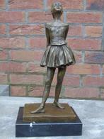 beeld, een grote bronzen ballerina gesigneerd op marmer., Antiek en Kunst, Ophalen of Verzenden, Brons