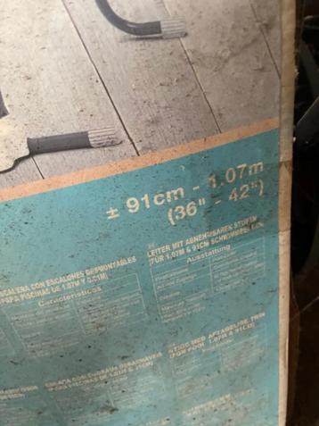 Intex Ladder 91cm tot 107cm, Enlèvement, Neuf, Échelle