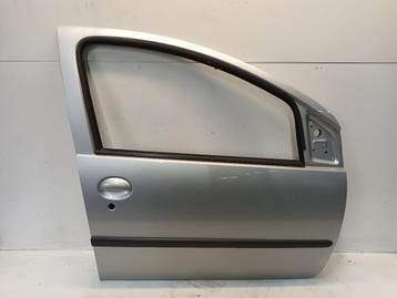 PORTIER RECHTS VOOR Peugeot 107 (01-2005/05-2014) beschikbaar voor biedingen