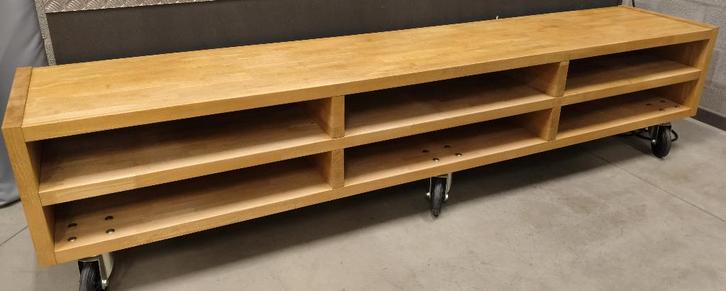 TV meubel / dressoir op wielen handgemaakt uit rubberwood, Huis en Inrichting, Kasten |Televisiemeubels, Gebruikt, Minder dan 100 cm