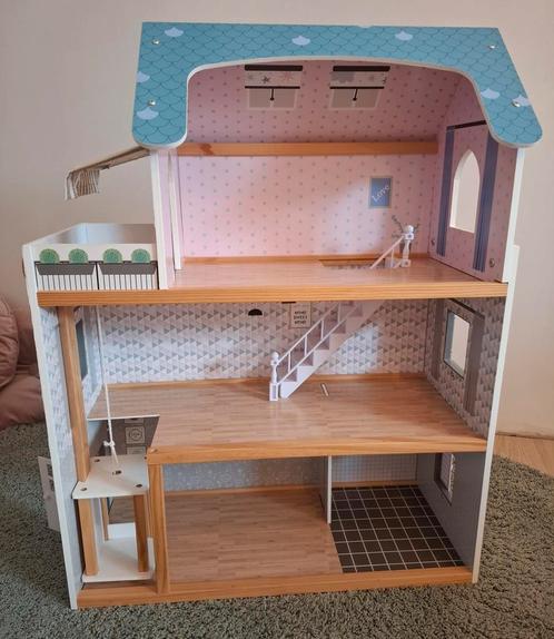 Poppenhuis incl popjes en meubels, Kinderen en Baby's, Speelgoed | Poppenhuizen, Gebruikt, Poppenhuis, Ophalen