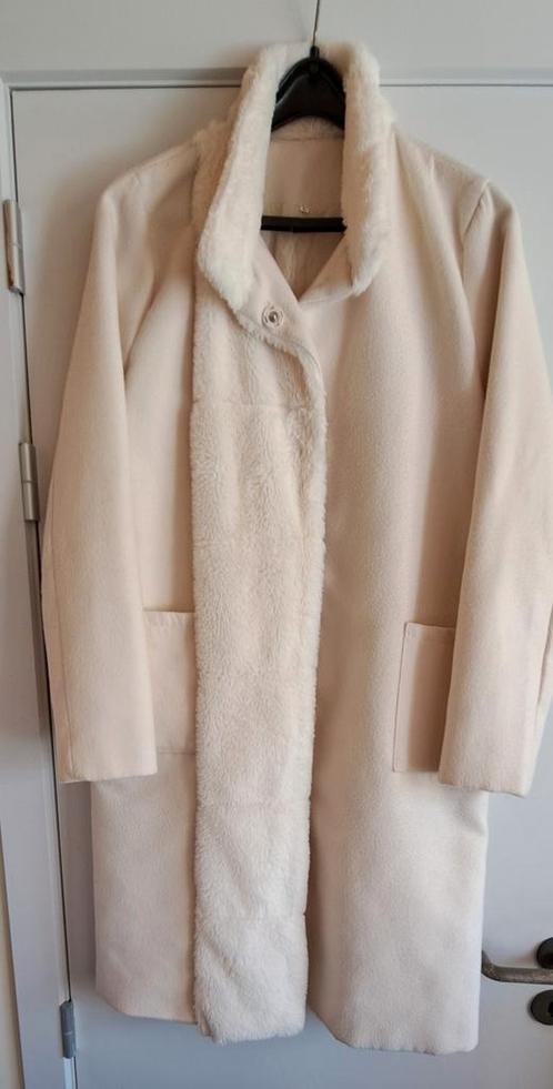 Witte stijlvolle lange jas met drukknopen - Winterkraagje, Kleding | Dames, Jasjes, Kostuums en Pakken, Zo goed als nieuw, Jasje