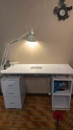 bureau voor gelnagels, Ophalen