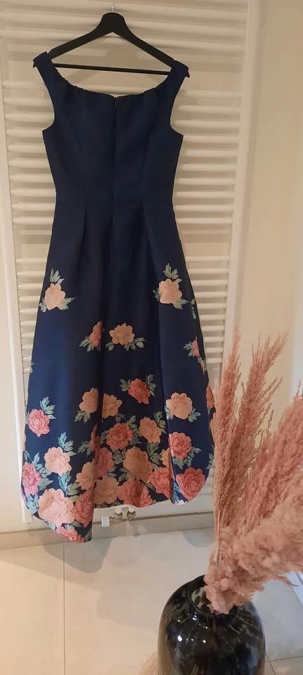 Chi Chi London jurk, Kleding | Dames, Jurken, Zo goed als nieuw, Maat 38/40 (M), Blauw, Onder de knie, Ophalen