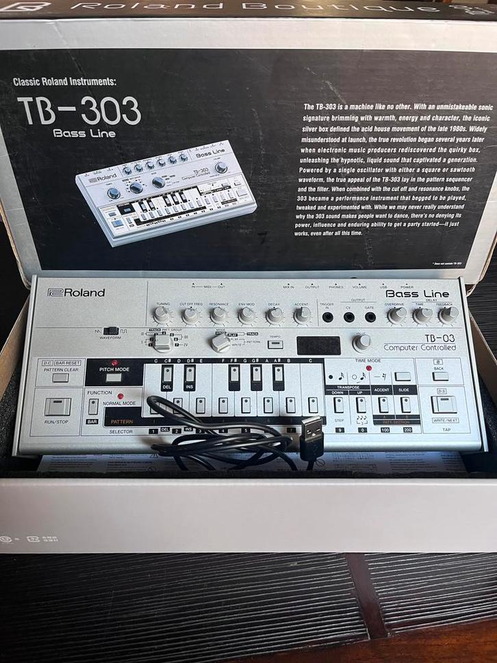 Roland tb-03, Muziek en Instrumenten, Synthesizers, Zo goed als nieuw, Roland, Ophalen of Verzenden