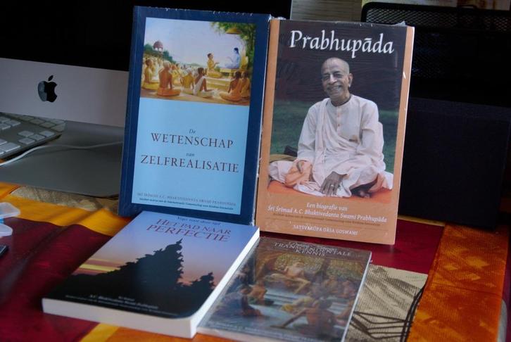 Srila Prabhupad bundel Nederlands, Boeken, Esoterie en Spiritualiteit, Nieuw, Achtergrond en Informatie, Spiritualiteit algemeen