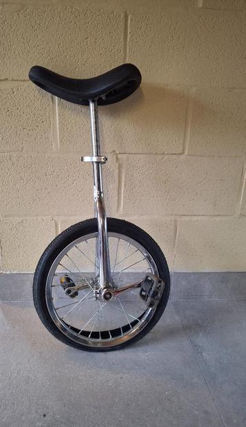 Eéwieler, circus-en acrobatenfiets  beschikbaar voor biedingen