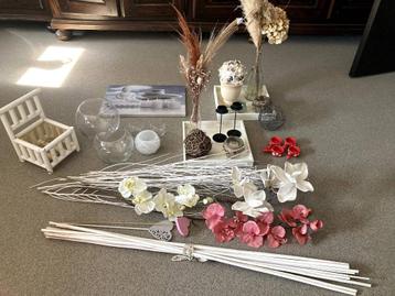 Groot lot decoratiemateriaal voor 10 euro beschikbaar voor biedingen