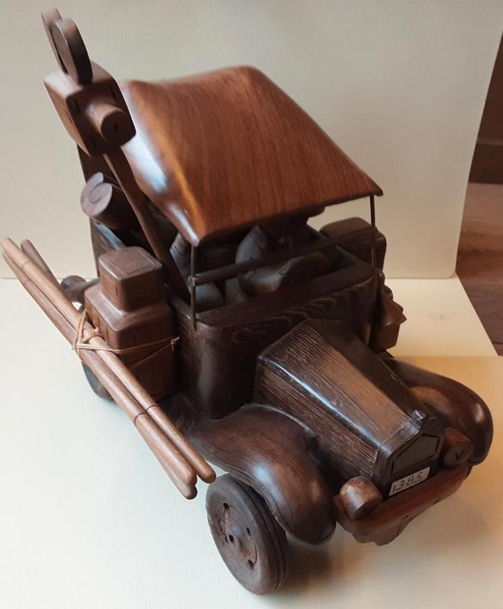 Terreinwagen Kuifje in Afrika, tropisch hout, Antiquités & Art, Antiquités | Jouets, Enlèvement